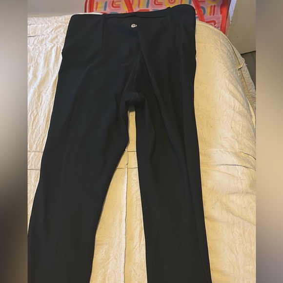 Like new lululemon leggings! Size 6 - Picture 1 of 2